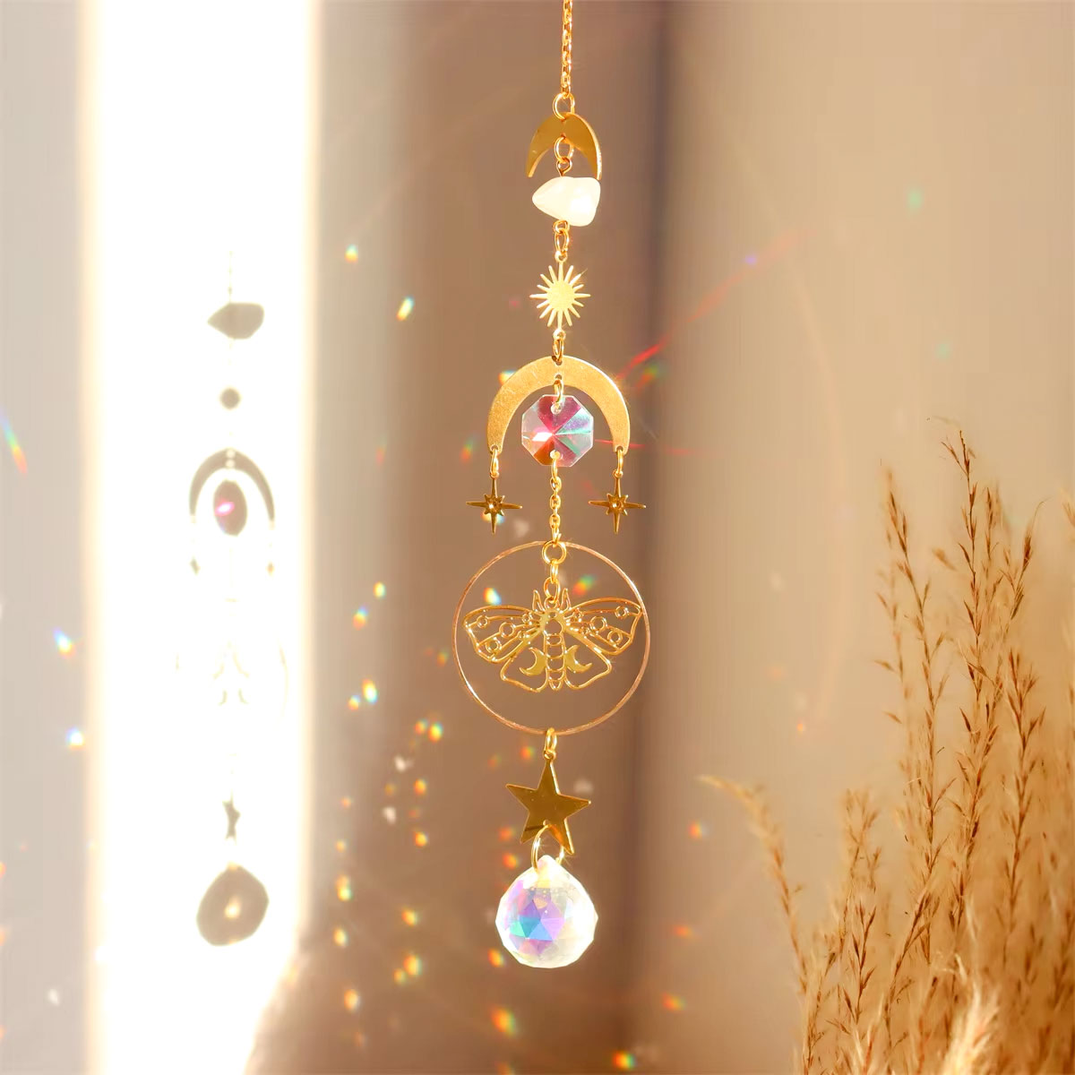Goldfarbener Sonnenfänger mit Glas Prismen – verschiedene Motive
