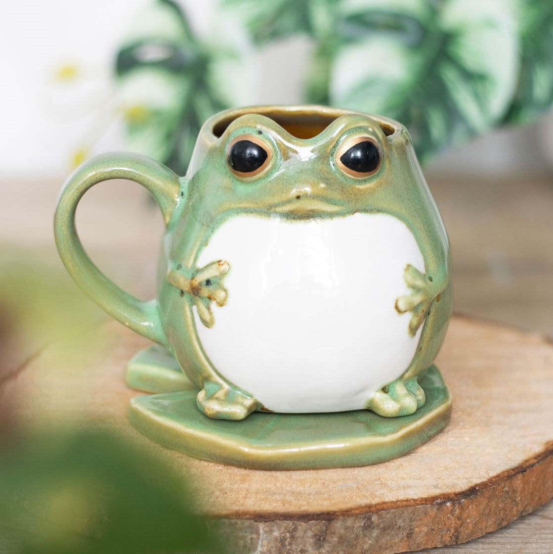 Frosch Tasse aus Keramik mit Seerosenblatt Untersetzer