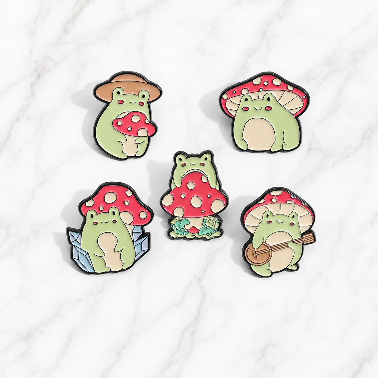 Emaille Pin mit Frosch & Fliegenpilz